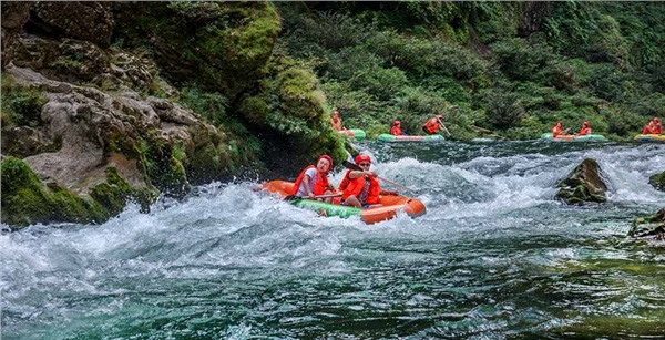 黃龍洞、天門仙山、猛洞河、鳳凰古城“湘西神秘之旅”5日游